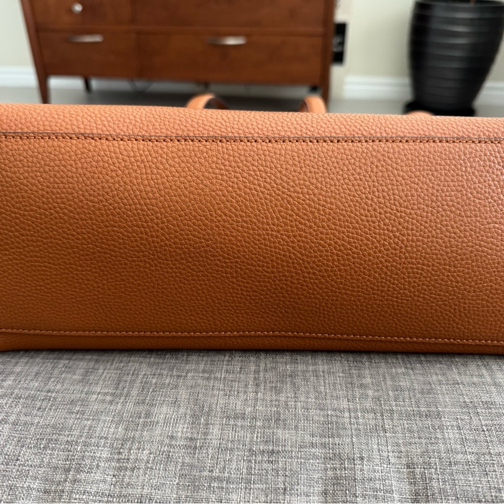 Marc Jacobs Cognac Leather Pebble Tote with Gold Hardware - Picture 3 of 6